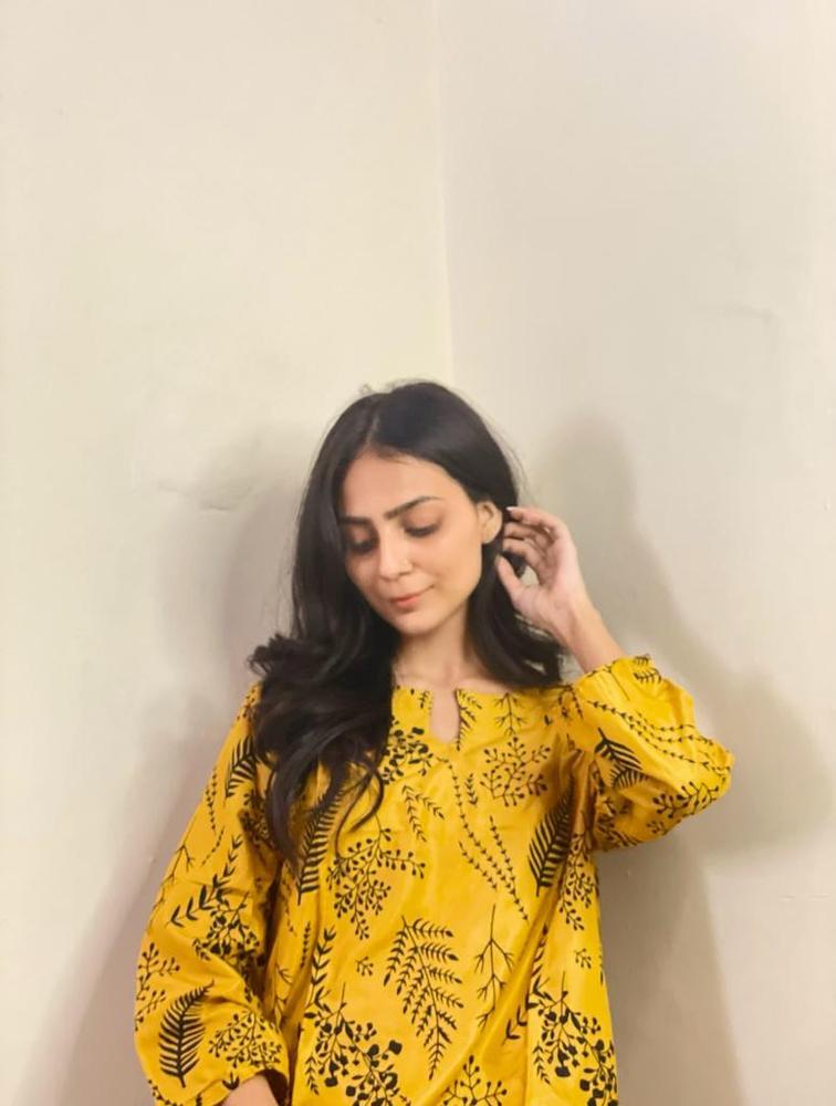 Women Stitched Linen Plain 2-Piece Suit – Yellow color